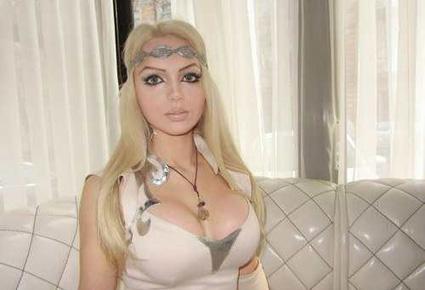 الباربي فاليريا لوكيانوفا تلتقي أختها التوأم في أمريكا